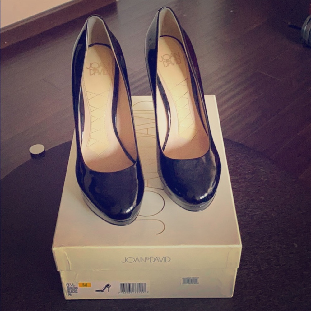 Joan & David platform heel